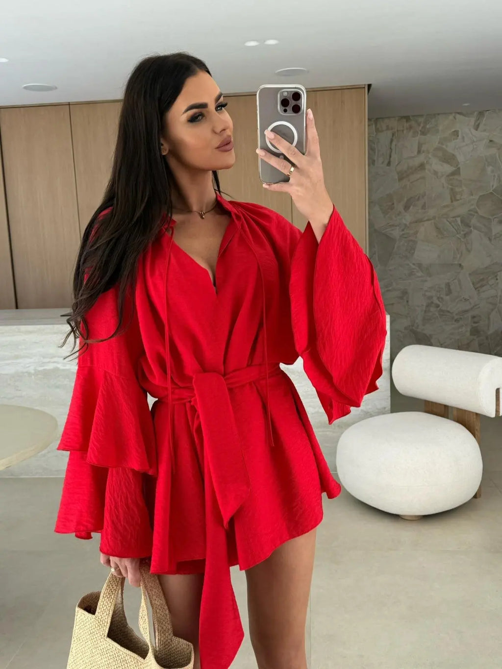 Sommerlicher Hemd-Jumpsuit mit Taillenbindung und weiten Ärmeln