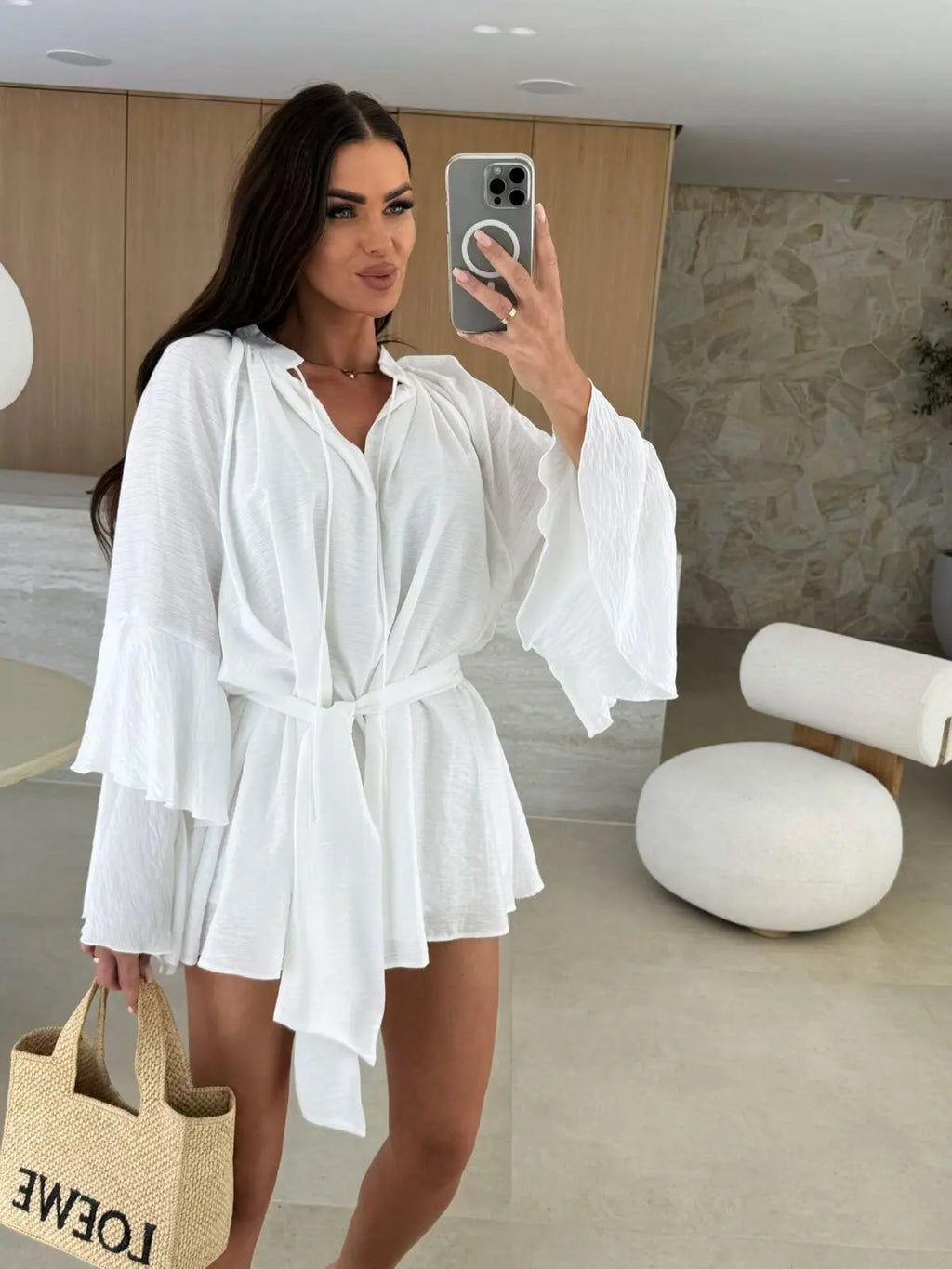 Sommerlicher Hemd-Jumpsuit mit Taillenbindung und weiten Ärmeln