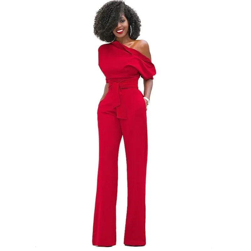 Eleganter Damen-Jumpsuit mit einer freien Schulter und Gürtel