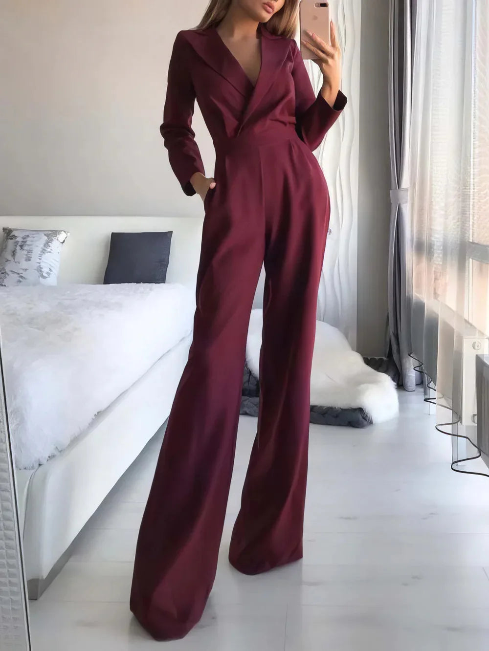 Eleganter Damen-Jumpsuit mit weitem Bein und Kragen