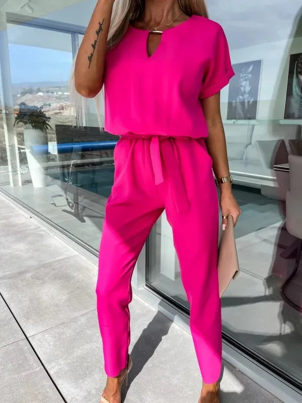 Eleganter Jumpsuit mit Gürtel und V-Ausschnitt