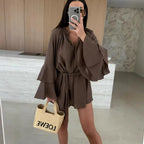 Sommerlicher Hemd-Jumpsuit mit Taillenbindung und weiten Ärmeln
