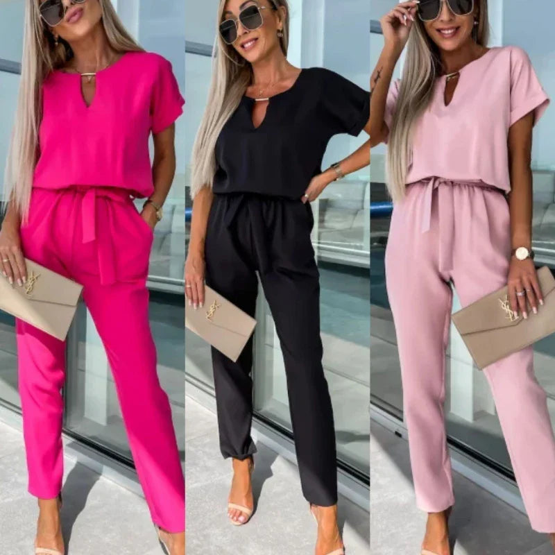 Eleganter Jumpsuit mit Gürtel und V-Ausschnitt