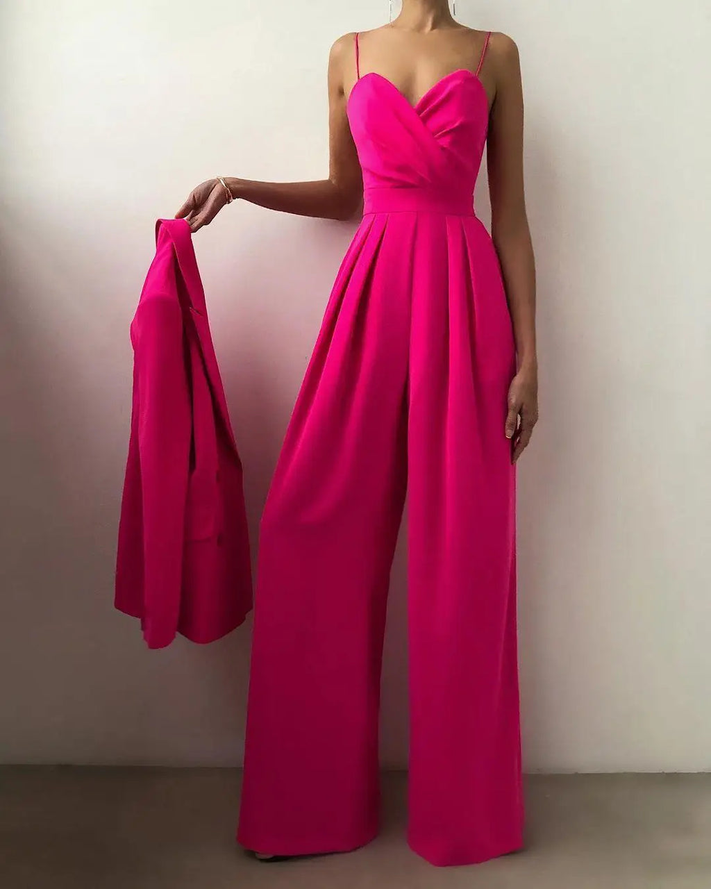 Elegantes Abend-Jumpsuit mit weitem Bein und V-Ausschnitt